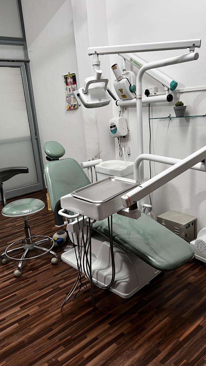 High-quality sterilized dental tools at Pimple Gurav clinic
